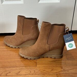 NWT Women’s Universal Thread Linda Boots Brown Wedge Ankle Booties- Size 9.5